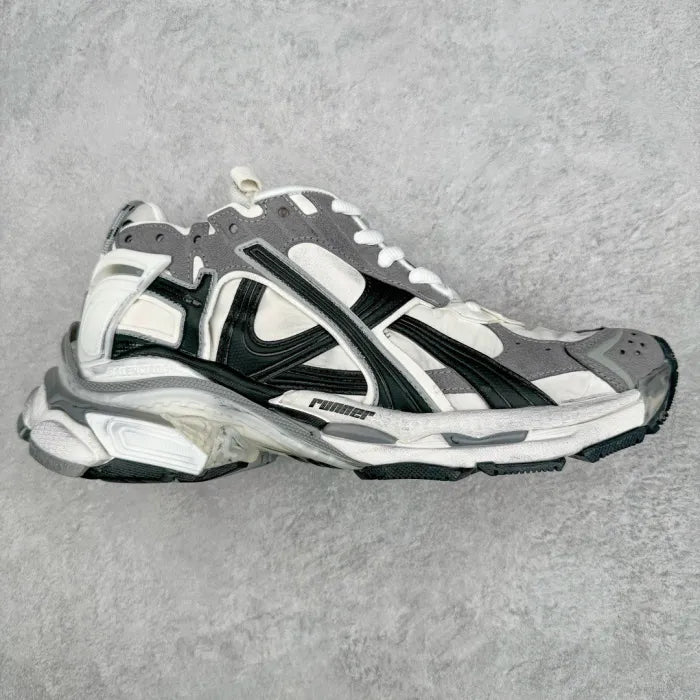 B - SNEAKERS - ThePoshLabel