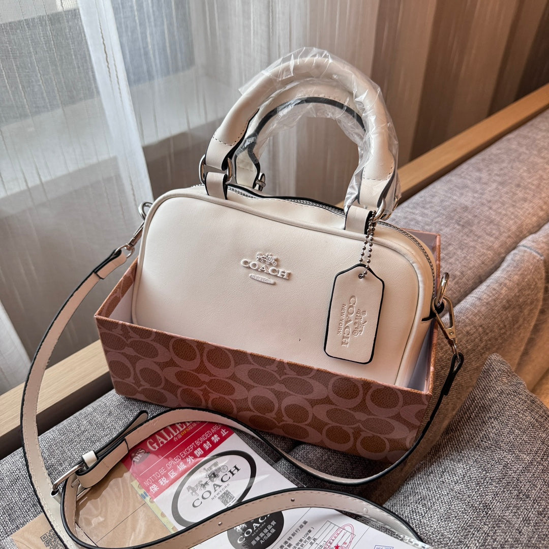 Elegant Leather Handbag: A Touch of Light Luxury - ThePoshLabel - WHITE