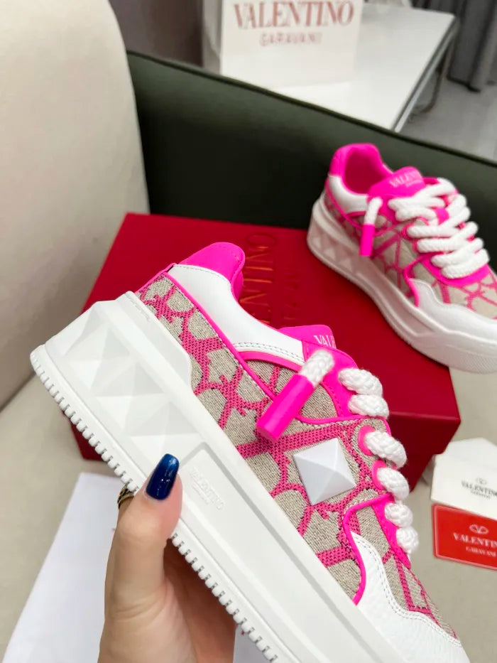 V - SNEAKERS