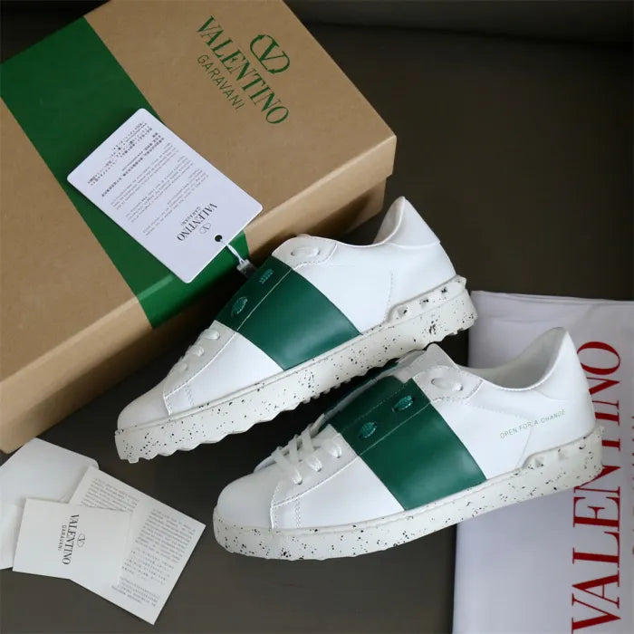 V - SNEAKERS