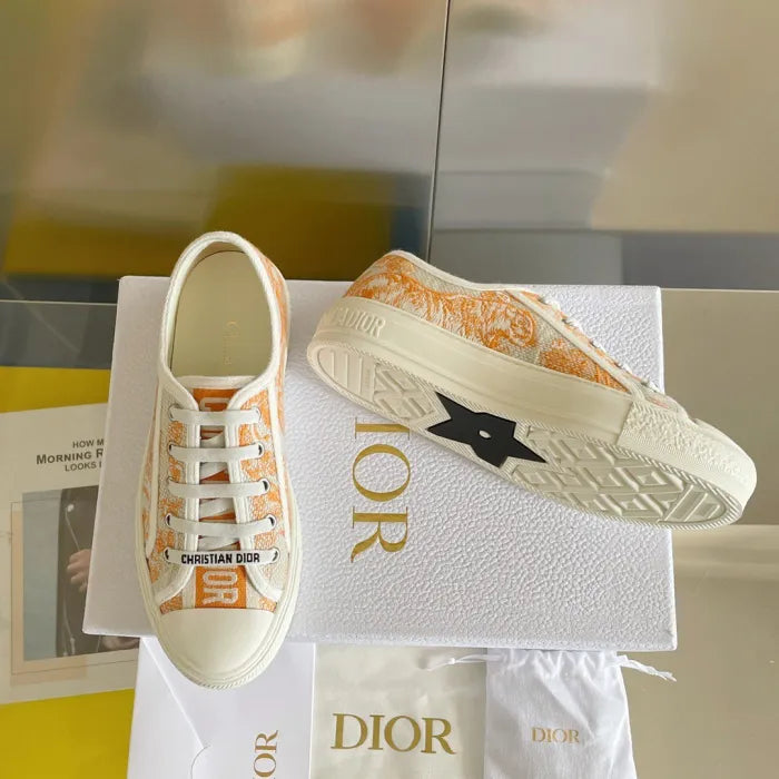D - SNEAKERS