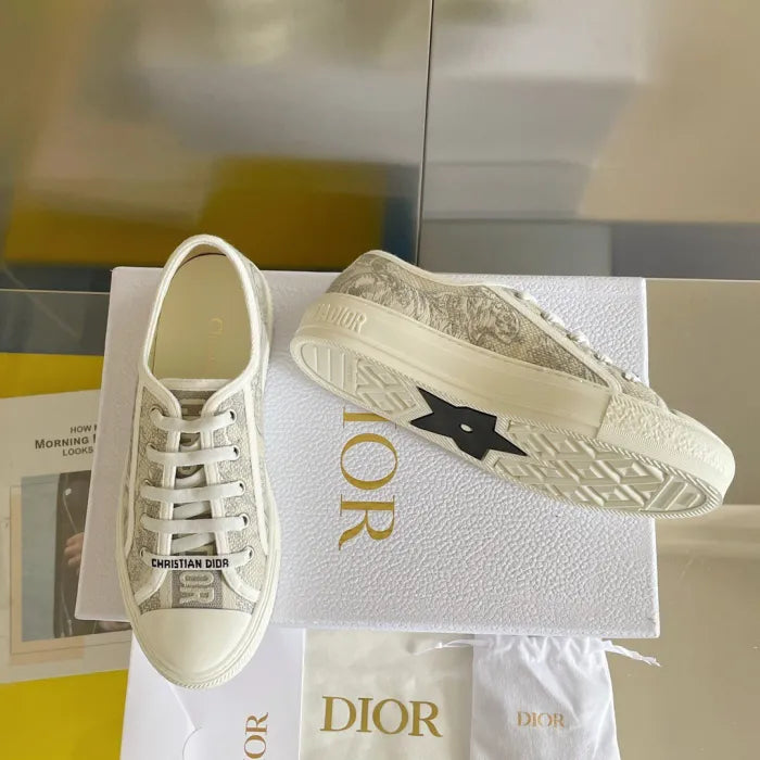 D - SNEAKERS