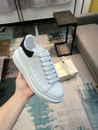 A - SNEAKERS
