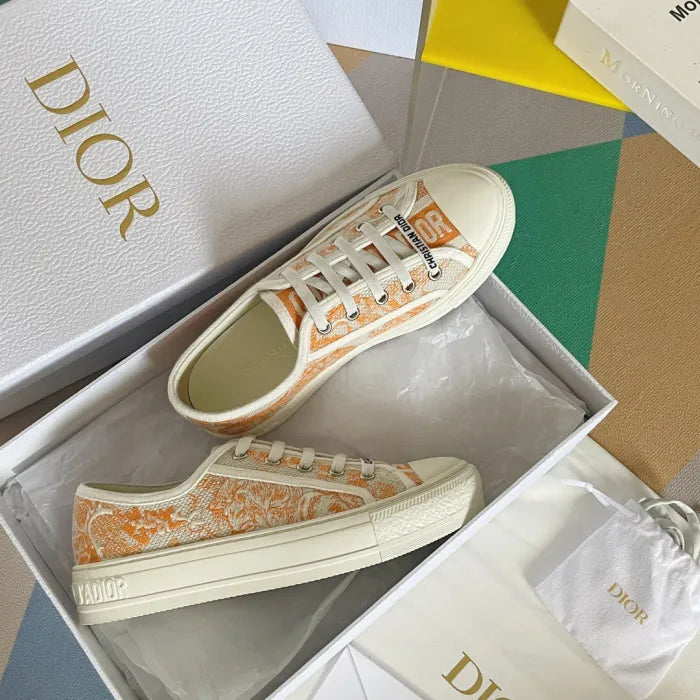 D - SNEAKERS