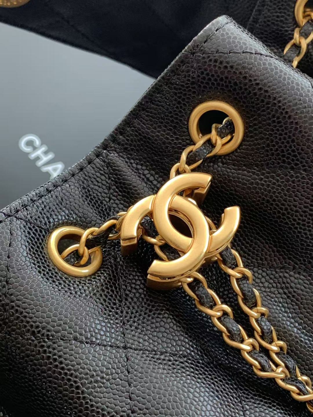 25 Small Handbag Grained Calfskin &amp; Gold-Tone Metal Bag