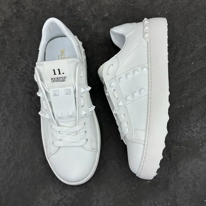 V - SNEAKERS