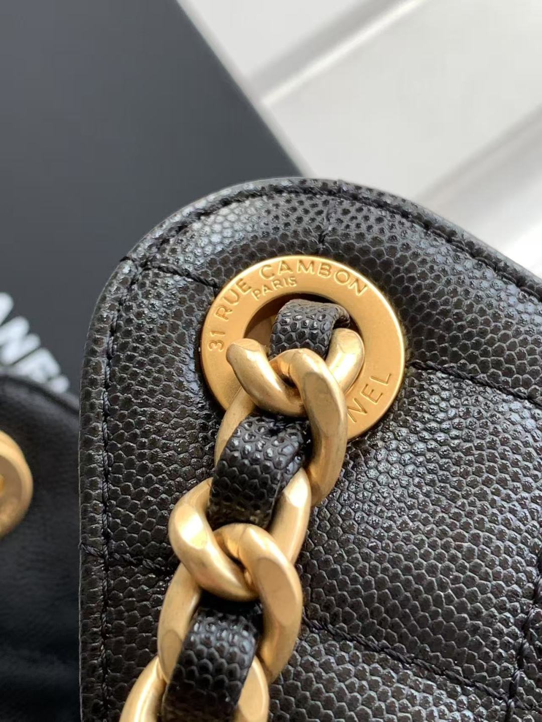 25 Small Handbag Grained Calfskin &amp; Gold-Tone Metal Bag