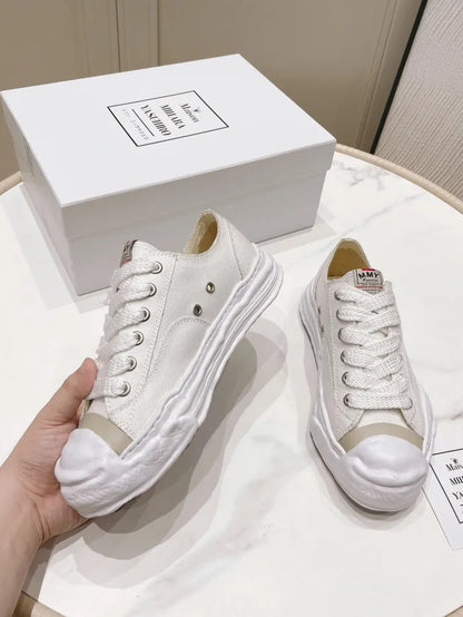 A - SNEAKERS