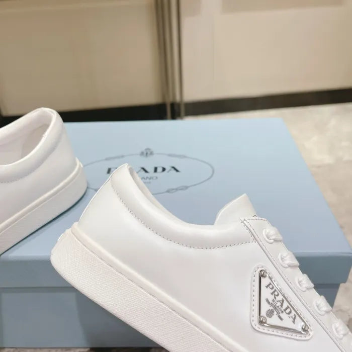 P - SNEAKERS