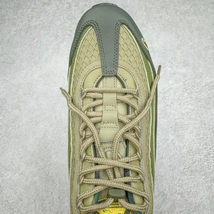 C - SNEAKERS