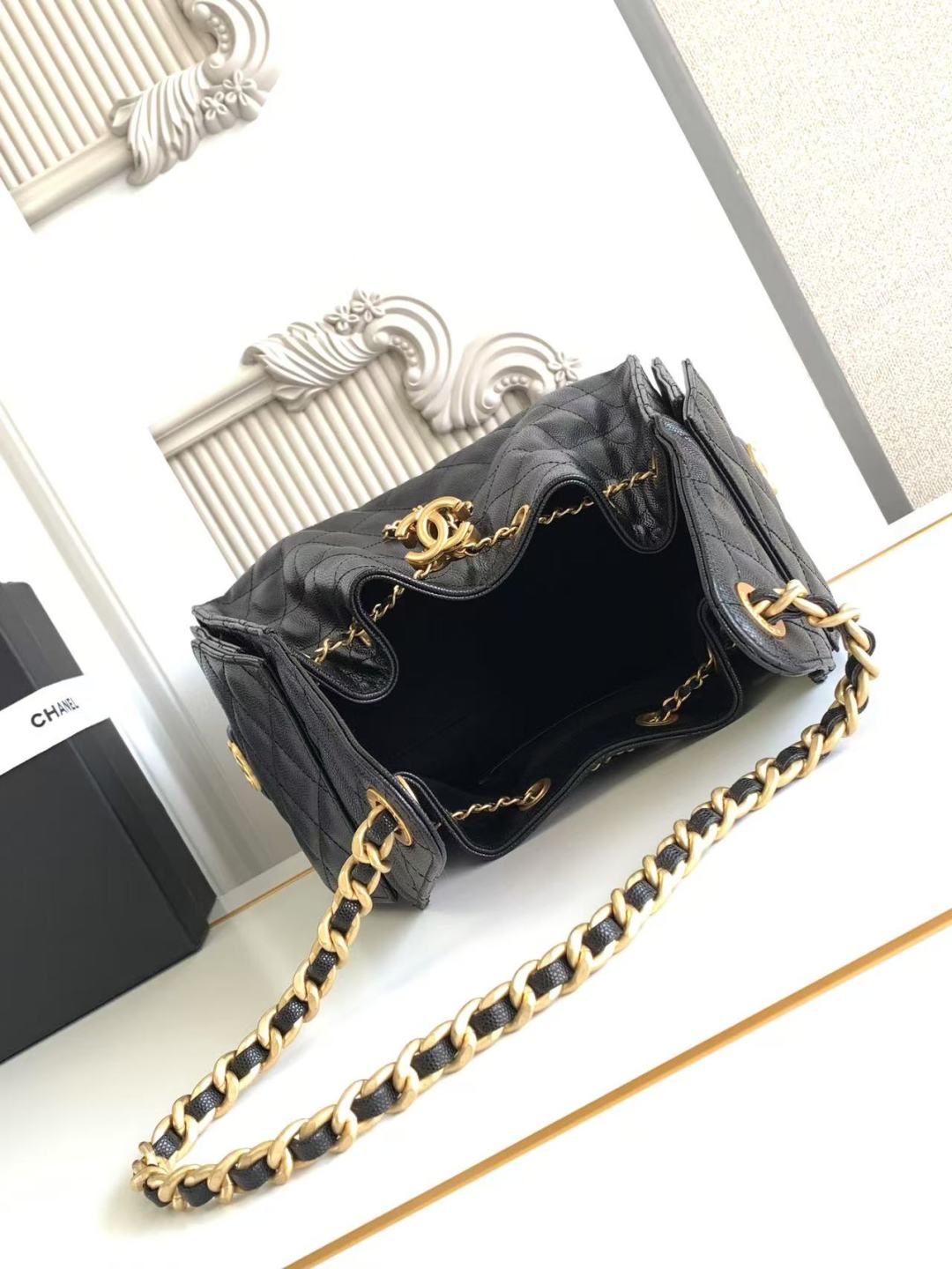 25 Small Handbag Grained Calfskin &amp; Gold-Tone Metal Bag