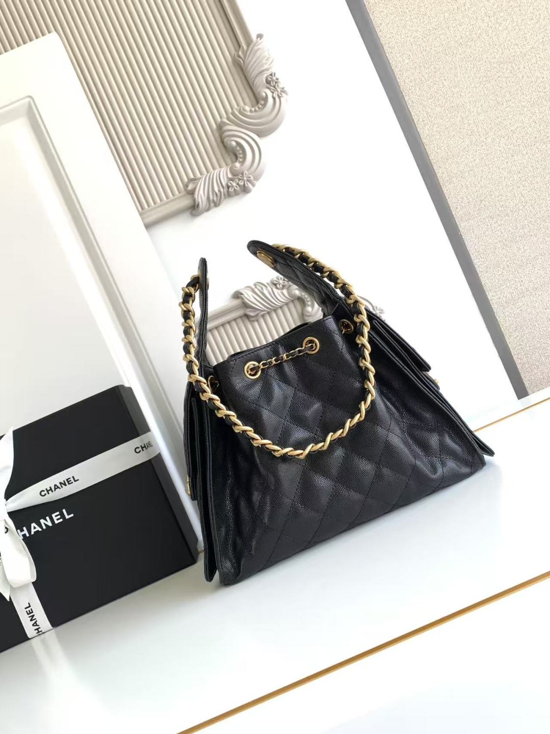 25 Small Handbag Grained Calfskin &amp; Gold-Tone Metal Bag
