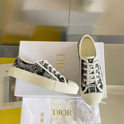 D - SNEAKERS