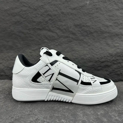 V - SNEAKERS