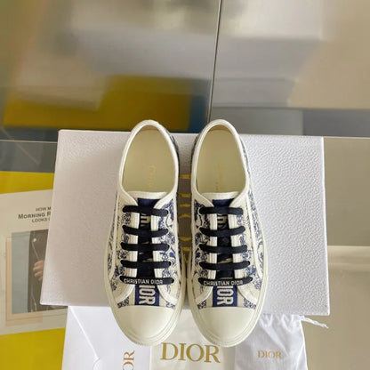 D - SNEAKERS