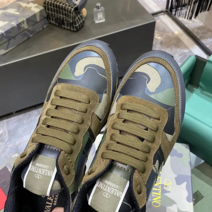 V - SNEAKERS