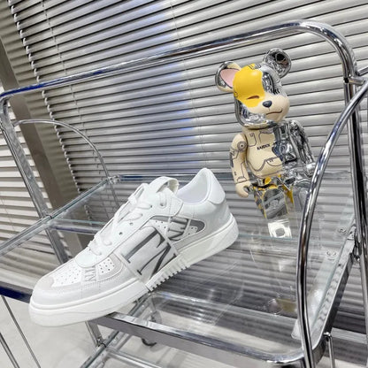 V - SNEAKERS