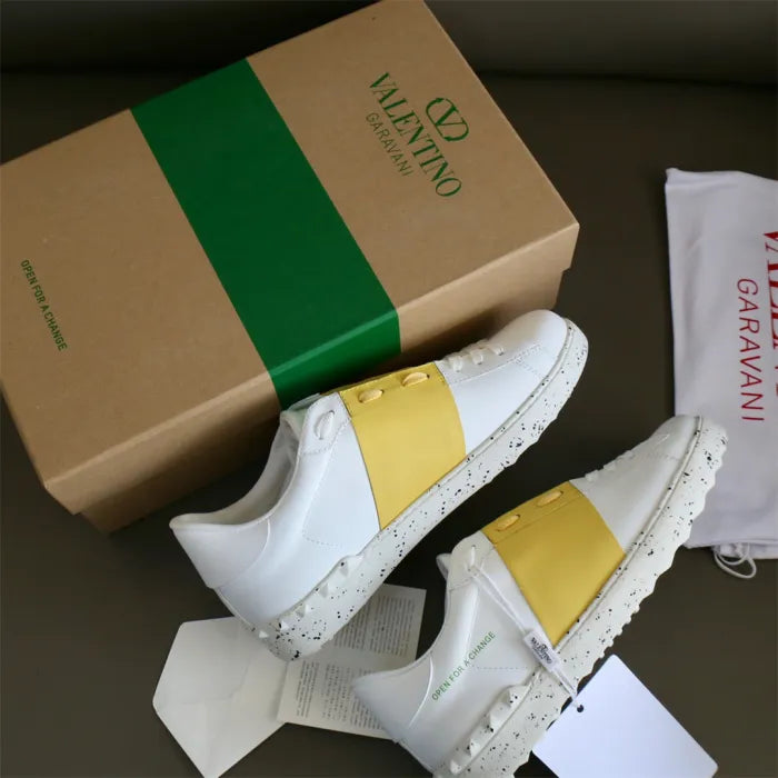 V - SNEAKERS
